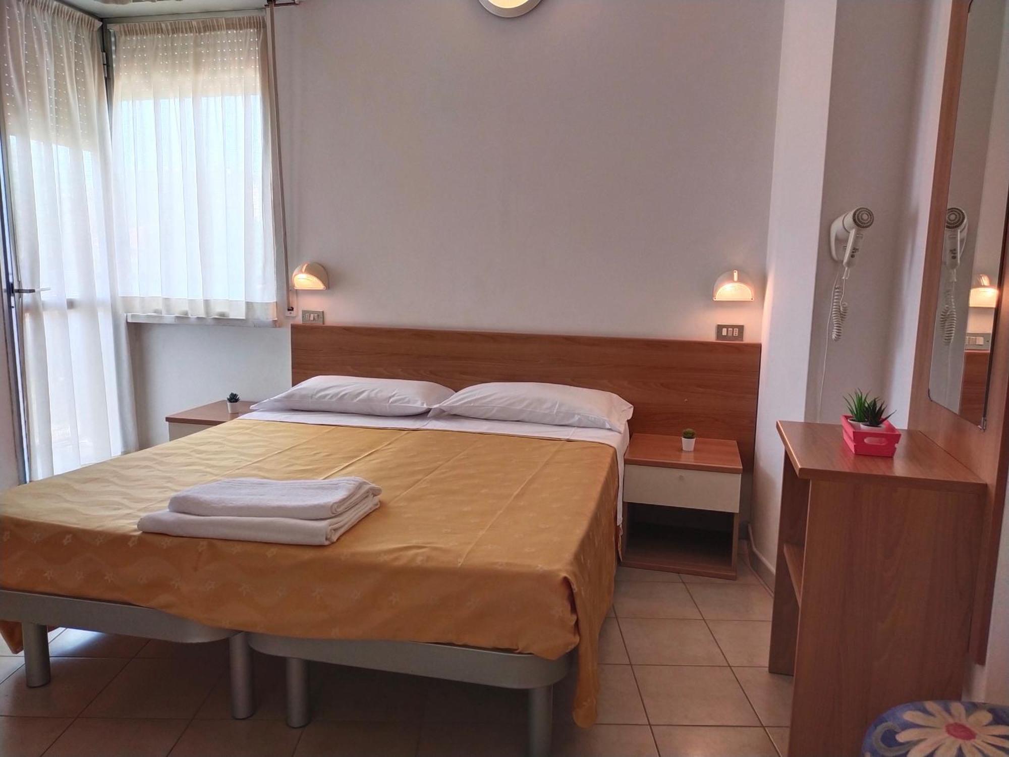 Hotel Goldene Rose Rimini Ngoại thất bức ảnh
