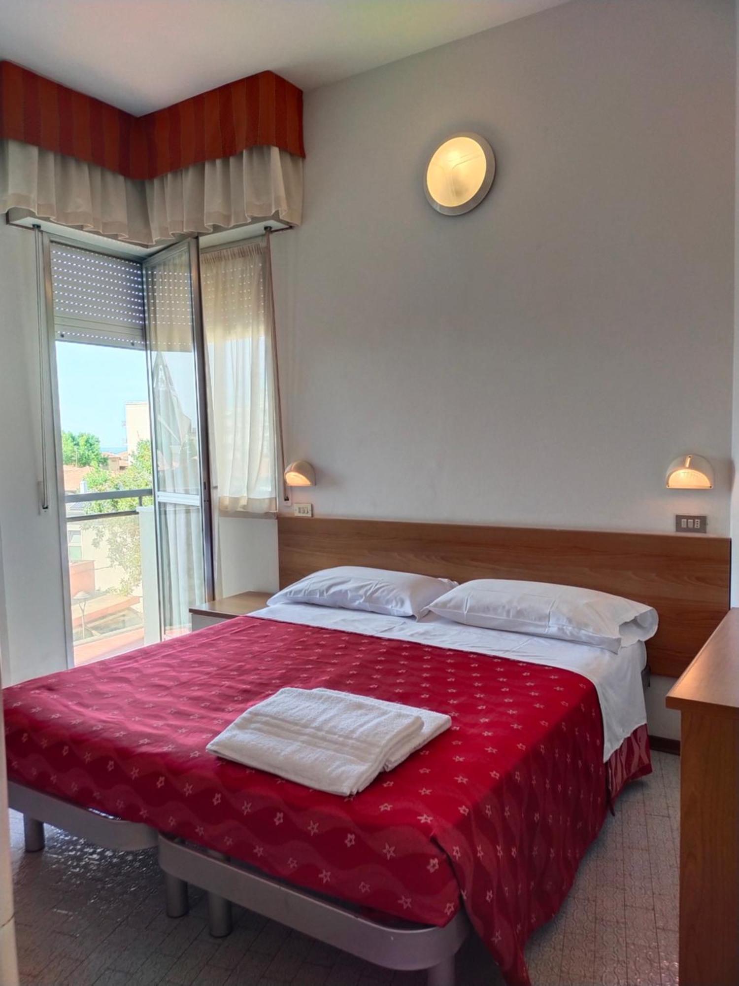 Hotel Goldene Rose Rimini Ngoại thất bức ảnh